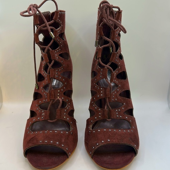 BCBG Generation burgundy peep toe lace heels shoes sandals .  Size 38.5/8.5 - Picture 14 of 17